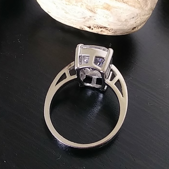 Ring - Picture 3 of 4